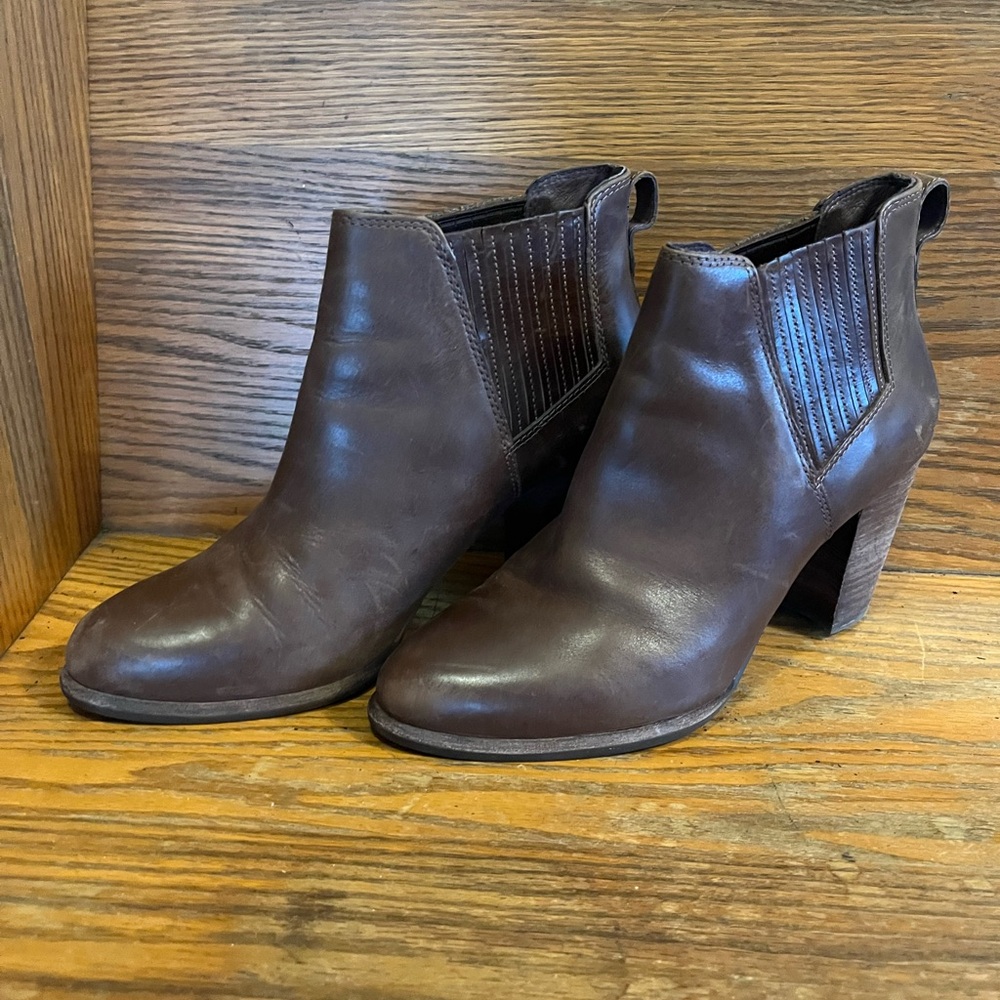 Ugg Brown Leather Ankle Boots